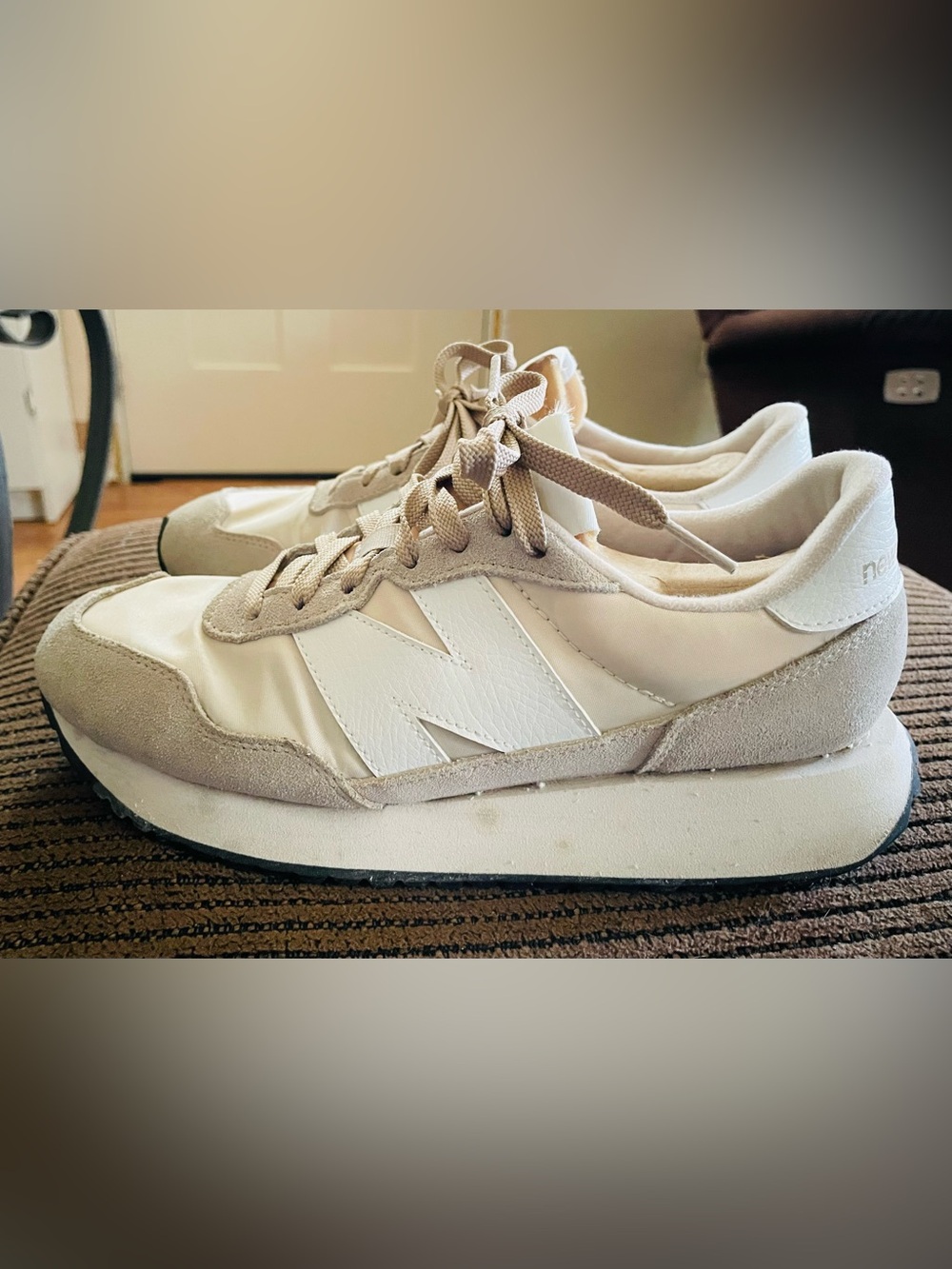 New Balance 237 Moonbeam Cream Beige Suede Womens Sneakers WS237DH1 Size 9 - Picture 3 of 8